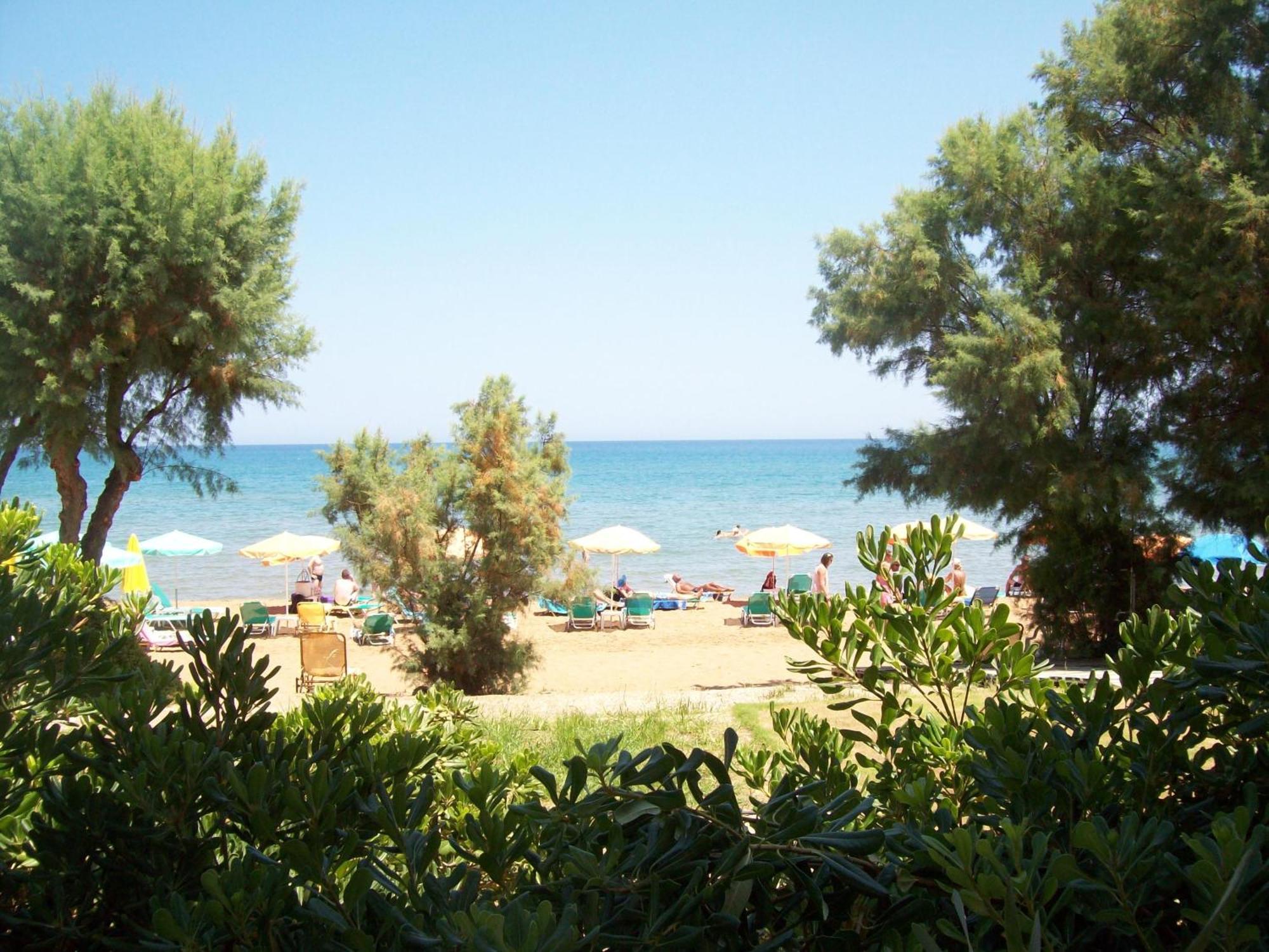 Kato Stalos Beach Екстериор снимка
