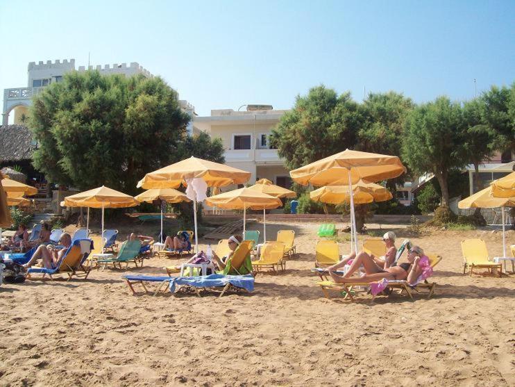 Kato Stalos Beach Екстериор снимка