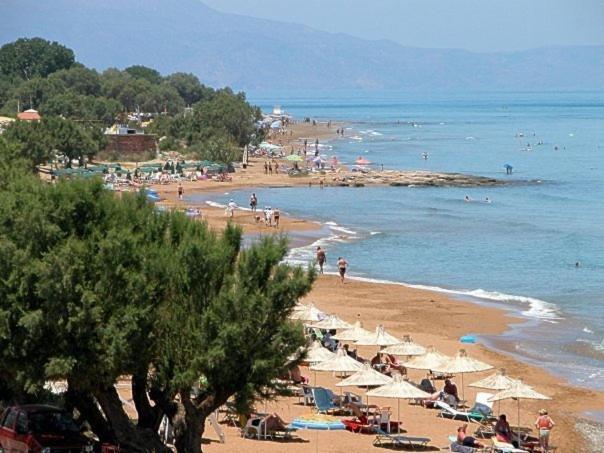 Kato Stalos Beach Екстериор снимка