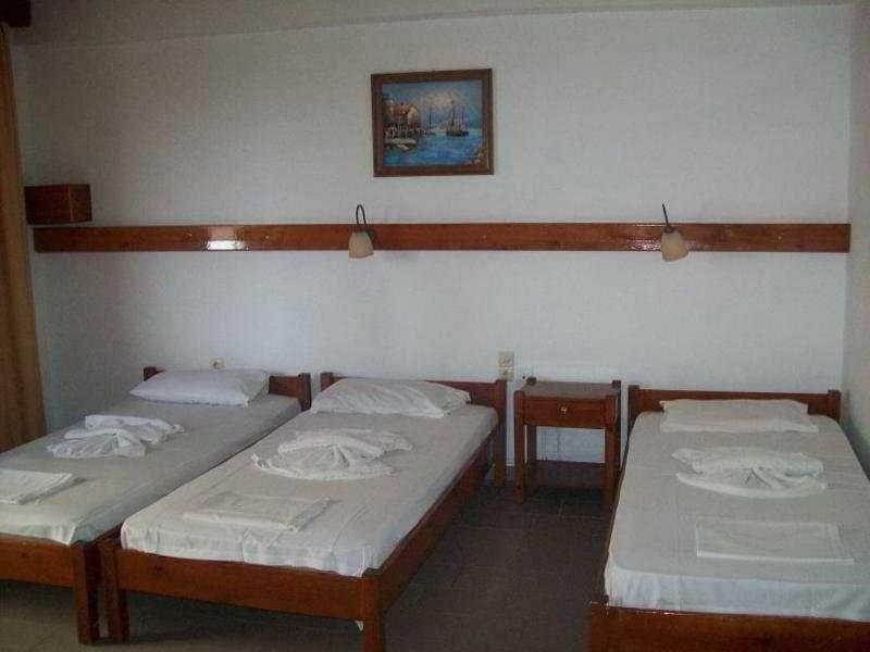 Kato Stalos Beach Екстериор снимка