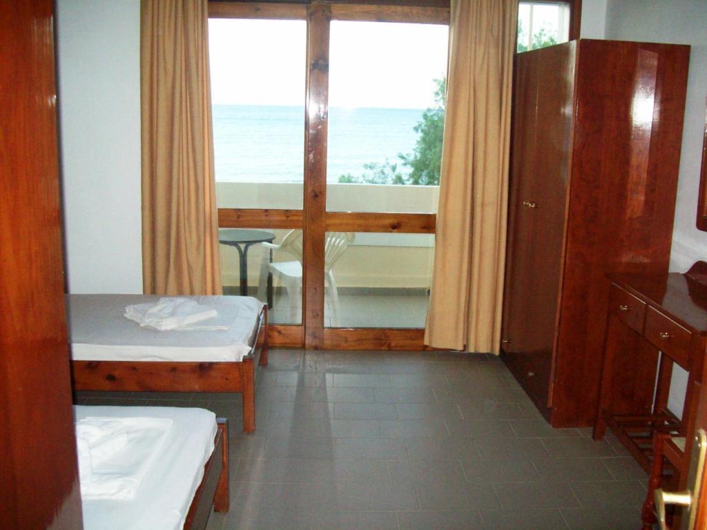 Kato Stalos Beach Екстериор снимка
