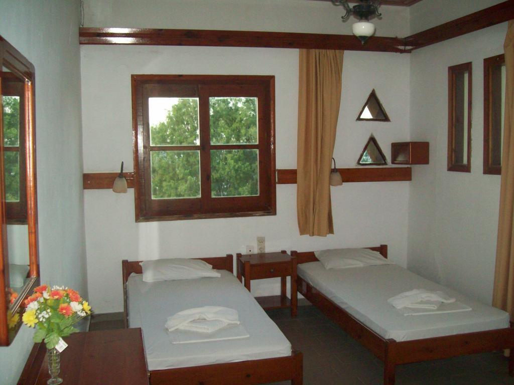 Kato Stalos Beach Екстериор снимка